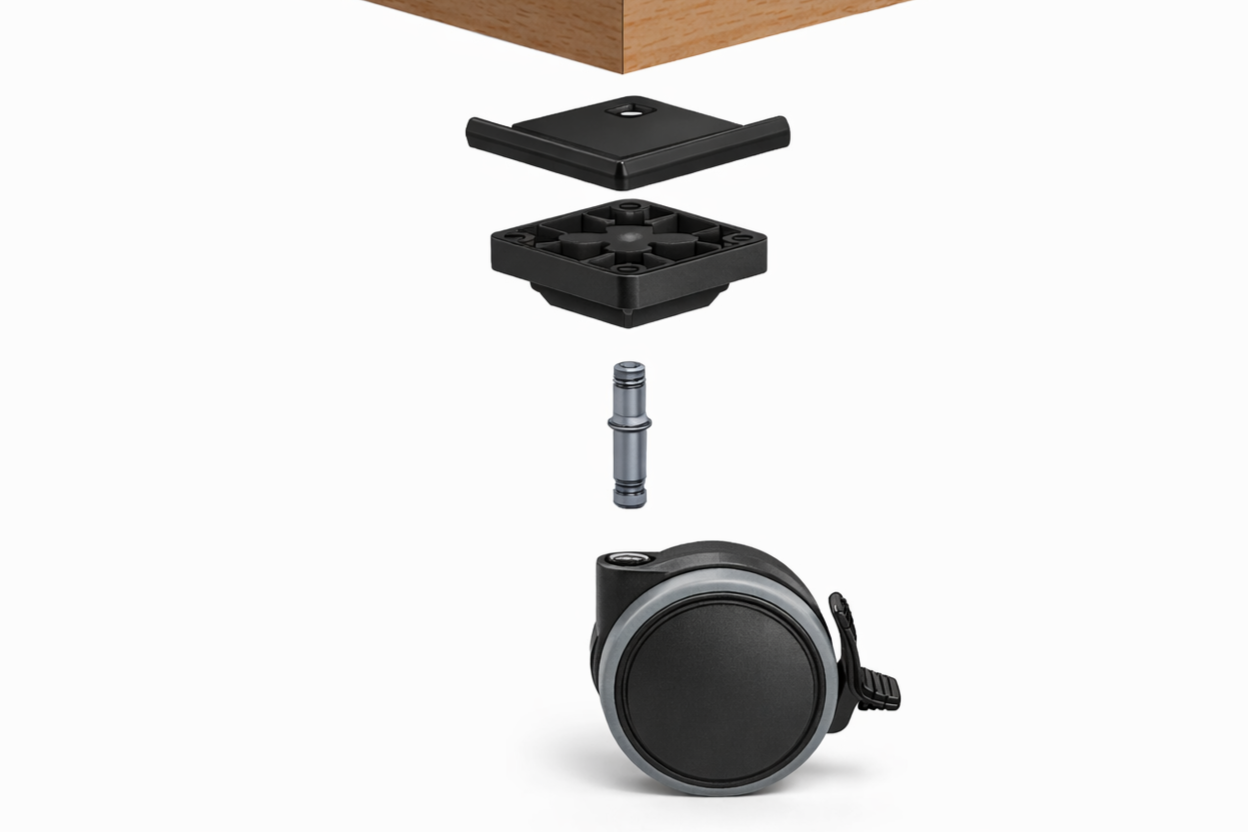 Explosionsdarstellung des Rollendiscount Lenkrollen-Set Ø75mm mit Feststeller, Stift 10/10, Kantenschutz und Montageblock unter einer Holzunterlage, wobei alle Komponenten für die Montage ausgerichtet sind.