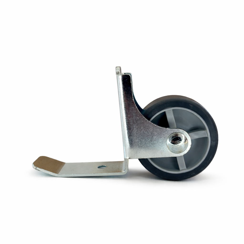 Die Rollendiscount Rolle mit Kippschutz, Rad Ø 50mm mit weicher Lauffläche und 2 Befestigungsbohrungen, eignet sich ideal als Stuhlrolle für Pflegeeinrichtungen. Das Produkt wird einzeln mit Montagehalterung auf weißem Hintergrund gezeigt.