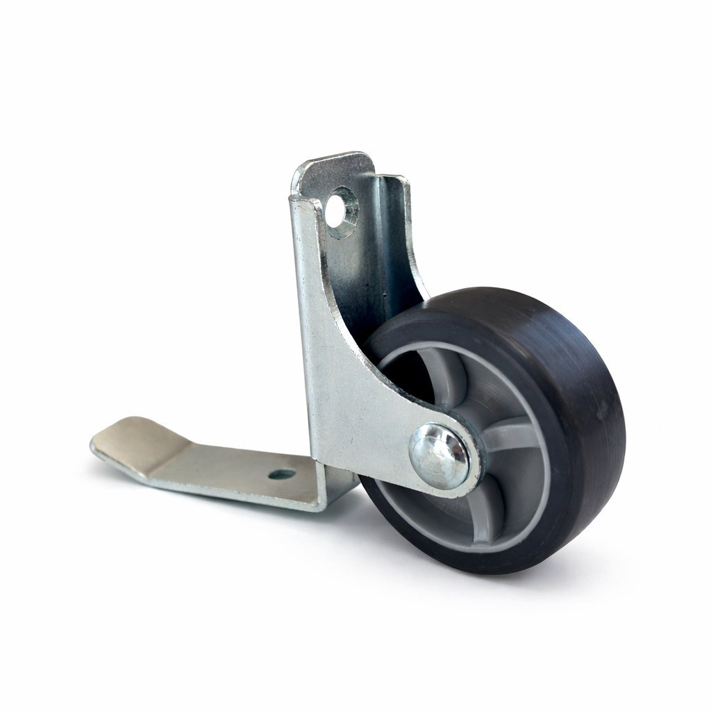 Eine einzelne Rollendiscount Rolle mit Kippschutz, Rad Ø 50mm mit weicher Lauffläche und 2 Befestigungsbohrungen, auf weißem Hintergrund.