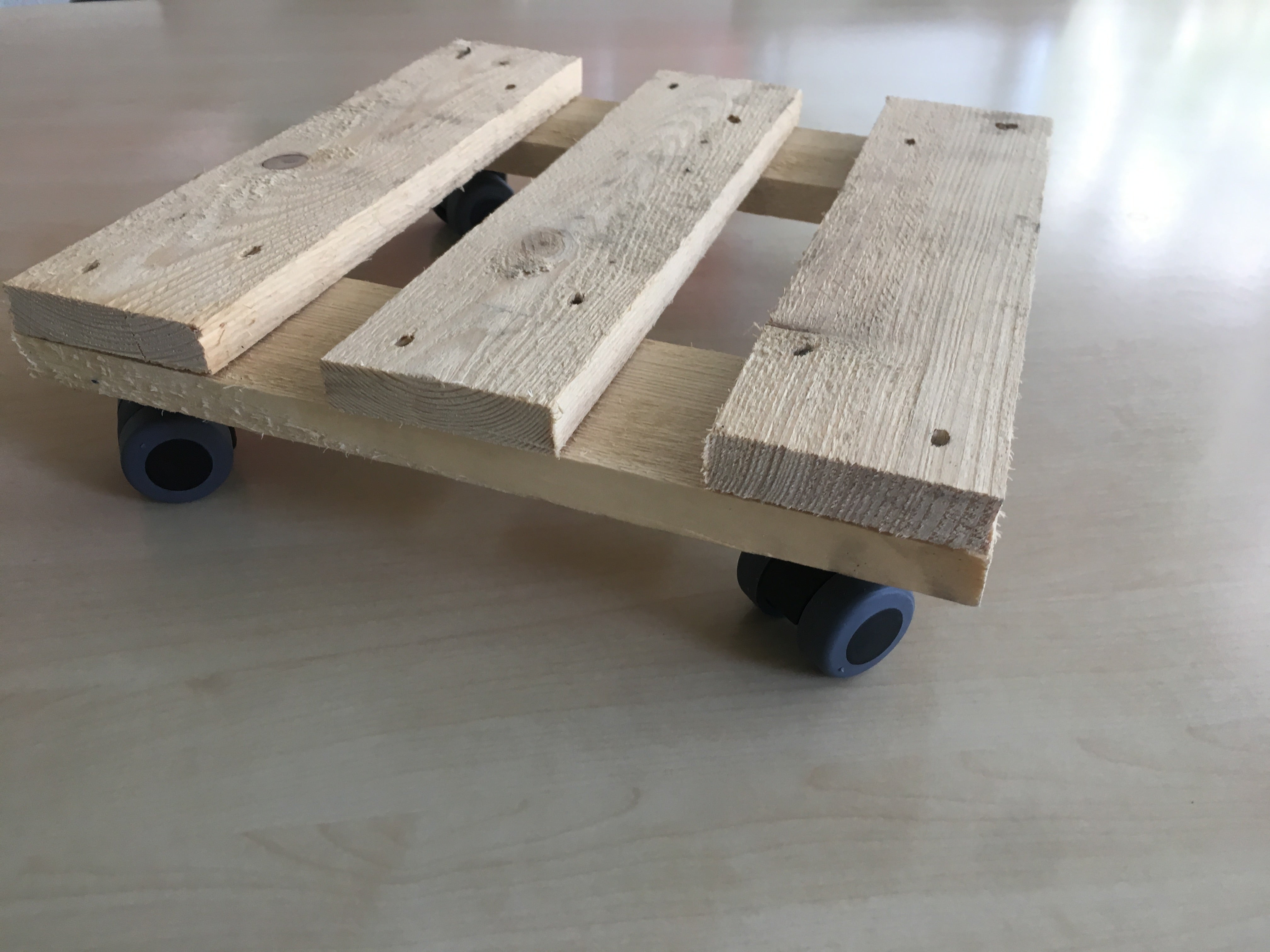 Pflanzenroller 300x300mm aus Nadelholz natur, 4x Doppelrollen Ø35mm fertig montiert